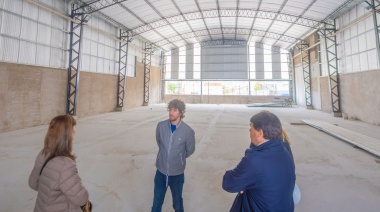 Juan Andreotti recorrió la obra del Polideportivo N°11 “Piñeyro” con Centro de Rehabilitación y Kinesiología