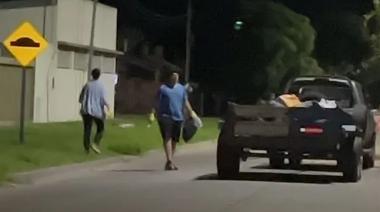 El intendente de Ameghino salió a recolectar la basura por un paro de los trabajadores municipales