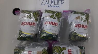 La Aduana descubrió hojas de coca dentro de paquetes de yerba