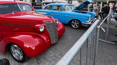 Llega la exposición de autos antiguos y motos a la granja educativa municipal