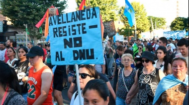 Masiva movilización en Avellaneda en rechazo a la ley 'Bases' y el DNU