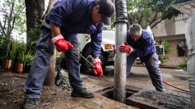 Intensos operativos de limpieza y destape de sumideros tras las lluvias