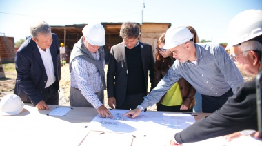 Kicillof, Batakis y Cascallares recorrieron un nuevo barrio de viviendas en construcción