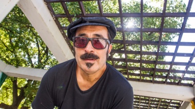 "Revelar, indicios de identidad, un viaje emotivo y revelador hacia la construcción de la identidad.