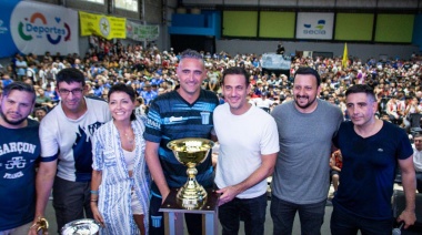 Emmanuel santalla acompañó al presidente de FADI en la entrega anual de premios junto a a Julián Álvarez y Mayra Mendoza.