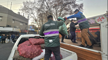 Liniers: operativo de la Ciudad para desalojar manteros y desocupar las veredas 