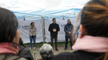 Julián Álvarez y Leandro Decuzzi recorrieron obras en Villa Constitución y conversaron con vecinos y vecinas