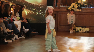 La ternura de Ámbar Cisneros, la niña que desfiló en Argentina Fashion Week