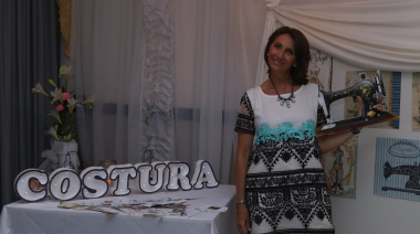Ilustre youtuber enseña a hacer un cesto   para ropa con una banqueta desechada