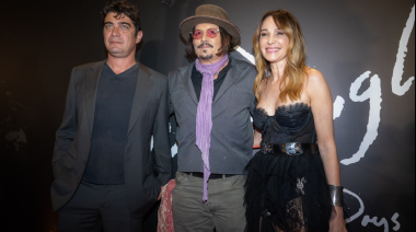 El deslumbrante paso de Johnny Depp por la avant premiere de "Modigliani, tres días en Montparnasse" en Argentina