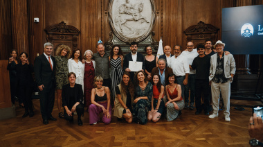 Claveles Rojos, obra declarada de   Interés Cultural en la Legislatura Porteña