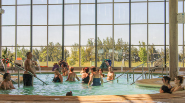 Noche termal bajo las estrellas