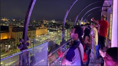 La Torre Monumental abre su mirador para visitarlo bajo la luz de la luna.