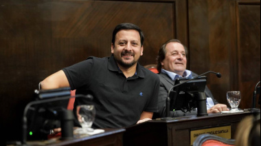 El senador provincial por Avellaneda, Emmanuel Santalla, es el autor de la Ley Provincial 15.534, que comenzará a regir desde el próximo lunes en todas las escuelas de la provincia de Buenos Aires.