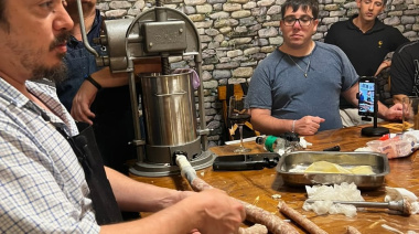 De liderar un grupo de música africana, a   elaborar embutidos artesanales de alta gama