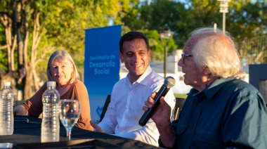 Julián Álvarez participó de una charla abierta junto a Adolfo Pérez Esquivel en el Parque de la Memoria.