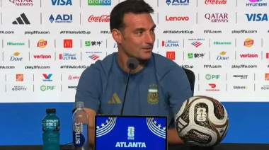 La reacción de la esposa de Scaloni que descolocó al DT en plena conferencia de prensa: "Me la mandé, ¿no?"
