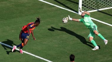 Dibu Martínez brilló con siete atajadas, pero Argentina cayó ante España en la final del Mundial