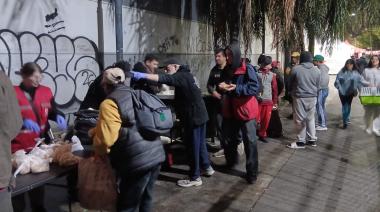 UFLO y "Los Irrecuperables 5": una alianza solidaria que transforma donaciones en platos de comida