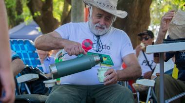Con aroma a torta frita y música en vivo se encienden los 112 años de Croto, el pequeño pueblo rural de Tapalqué