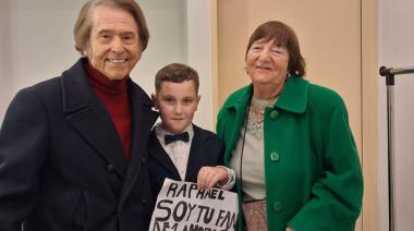 Raphael conoció a su fan más pequeño en el  mundo: tiene 10 años y se apoda “Raphauel”