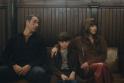 “Amores compartidos”: Dakota Johnson y Adria Arjona protagonizan una comedia romántica sobre amor, deseo y límites difusos