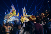 La temporada navideña de Universal Orlando Resort comienza hoy con una variedad de celebraciones en todo el destino