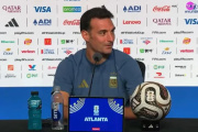 La reacción de la esposa de Scaloni que descolocó al DT en plena conferencia de prensa: "Me la mandé, ¿no?"