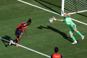 Dibu Martínez brilló con siete atajadas, pero Argentina cayó ante España en la final del Mundial