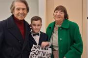 Raphael conoció a su fan más pequeño en el  mundo: tiene 10 años y se apoda “Raphauel”