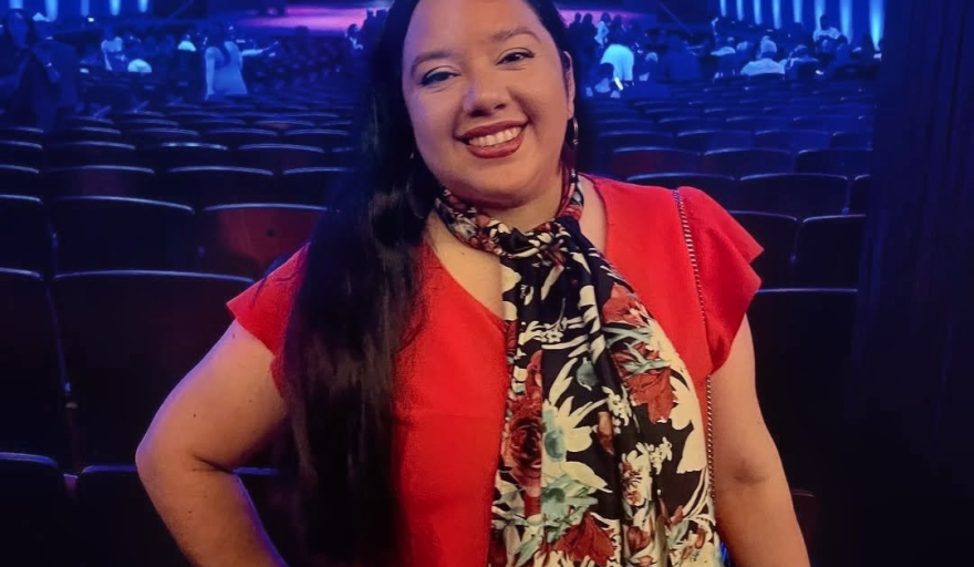 Luciana Benítez presenta su espectáculo   musical “Brindis de canciones”